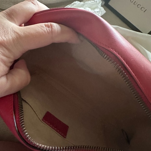 Gucci GG MARMONT MATELASSÉ SMALL SHOULDER BAG - Picture 6 of 12